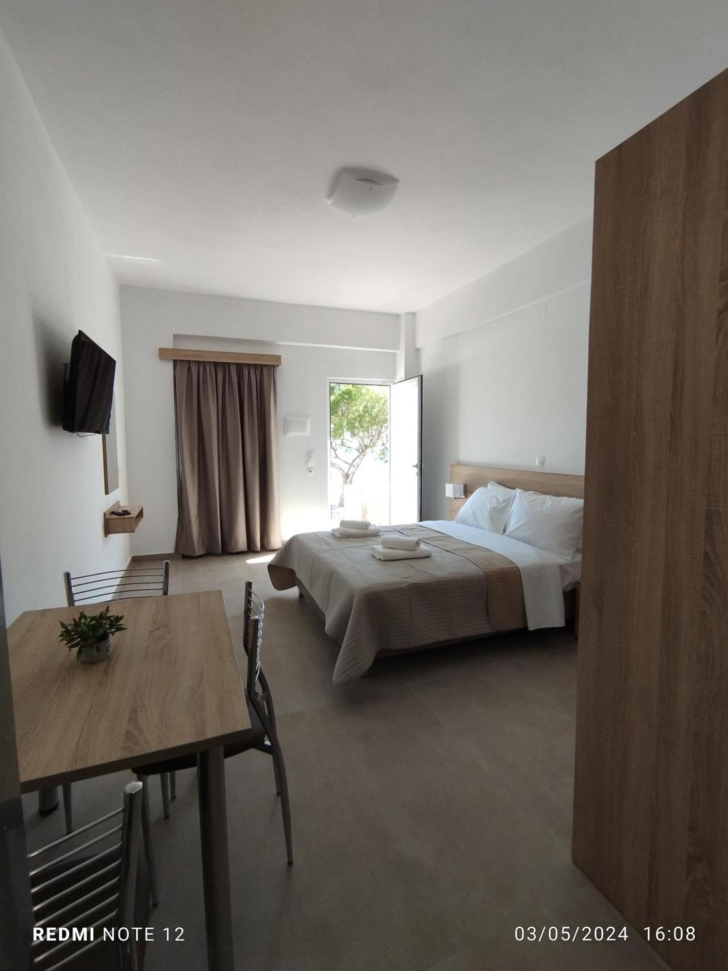 Votsalo Studios & Apartment Frangokastello エクステリア 写真