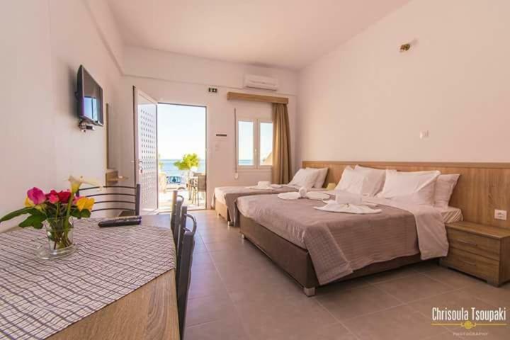 Votsalo Studios & Apartment Frangokastello エクステリア 写真