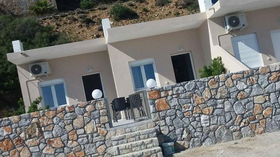 Votsalo Studios & Apartment Frangokastello エクステリア 写真